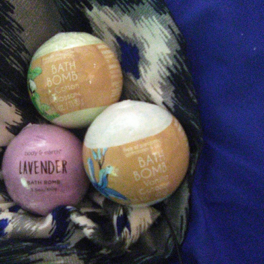 3 bath bombs